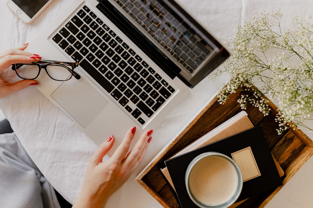 online health course on laptop